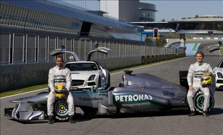 Hamilton quiere instalarse y mejorar resultados en su primer año en Mercedes