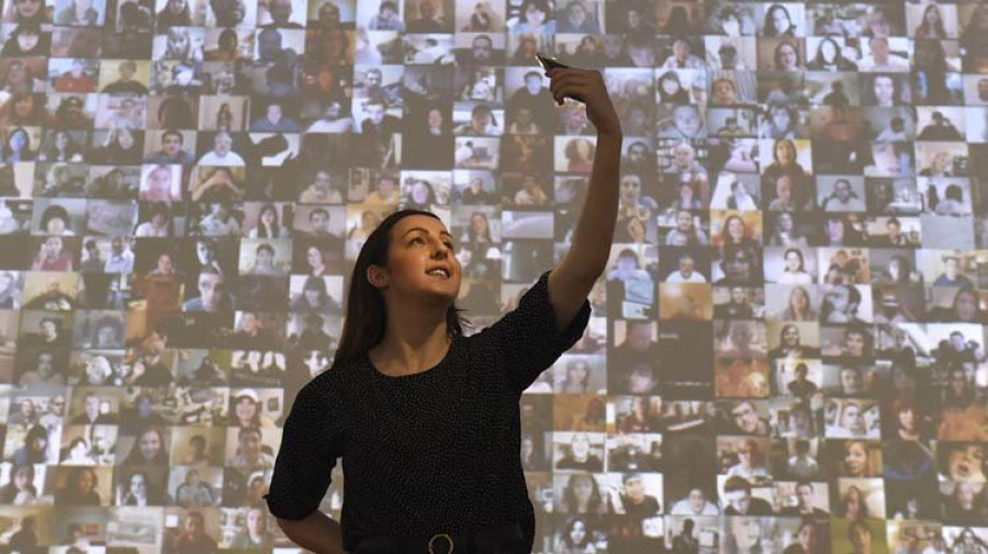 La galería Saatchi de Londres explora los selfis como forma de hacer arte