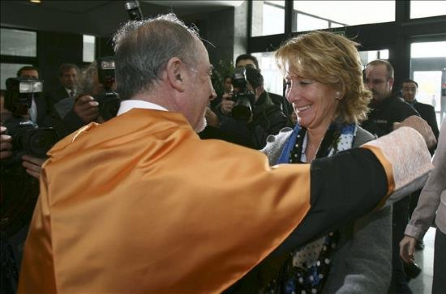 La Universidad Rey Juan Carlos estudia cómo se retiraría el título de honoris causa a Rato