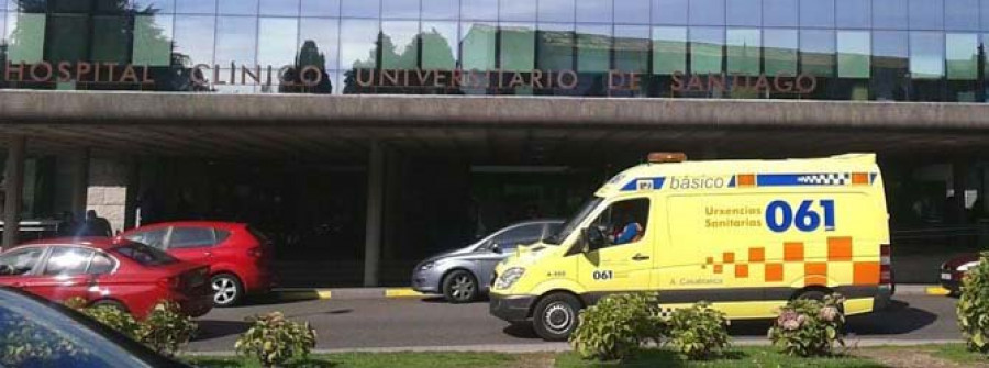Un sindicato denuncia la muerte de otro paciente en un pasillo de Urgencias y el CHUS dice que falleció en Críticos