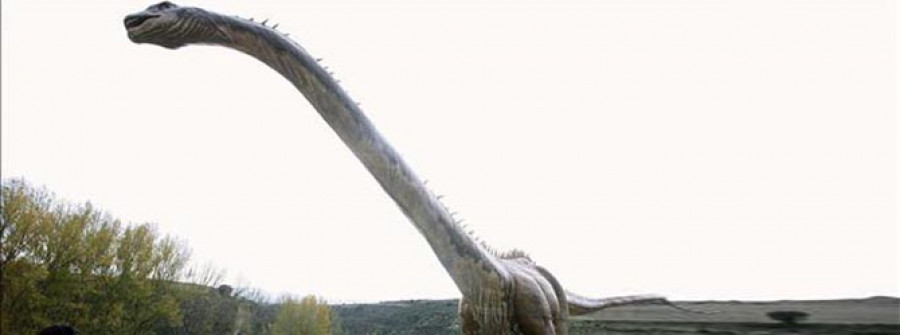 La maqueta más grande del mundo de un dinosaurio, montada en un pueblo de Soria