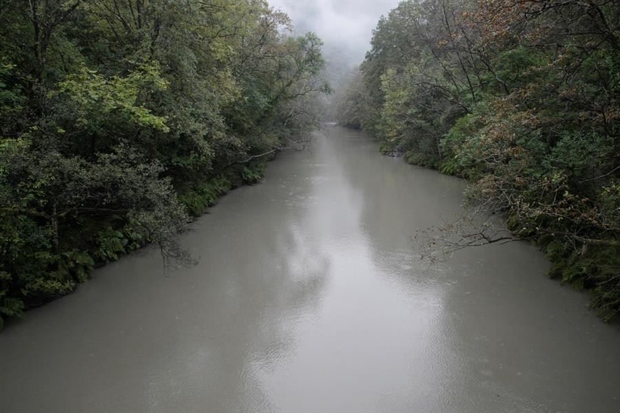 El Ayuntamiento de Pontedeume denuncia ante Xunta y Gobierno la contaminación del río Eume