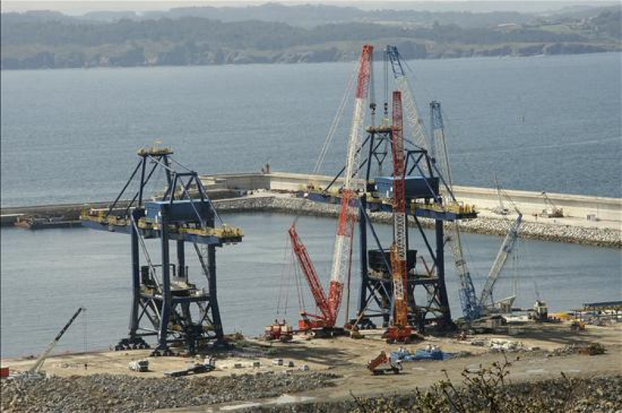 El tráfico de mercancías portuarias subió en A Coruña y Vilagarcía en enero