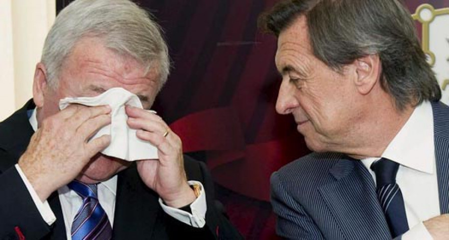 Izco, muy emocionado, cede la presidencia a Archanco
