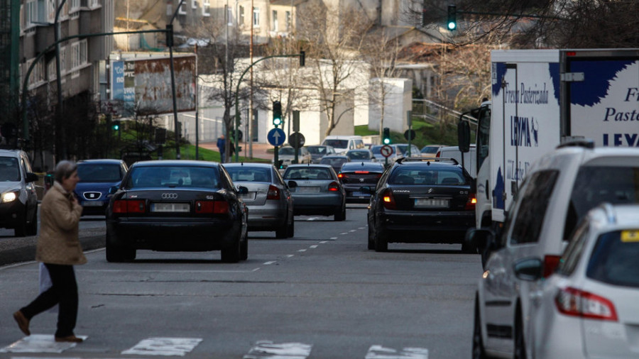 Los conductores de Tranvías alertan del regreso de la doble fila a la ciudad