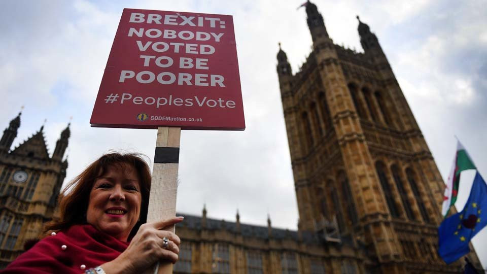 El análisis legal sobre el acuerdo del Brexit intensifica las críticas a May