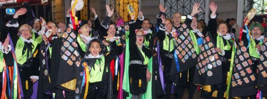 La entronización del dios Momo marca la apertura oficial del carnaval coruñés