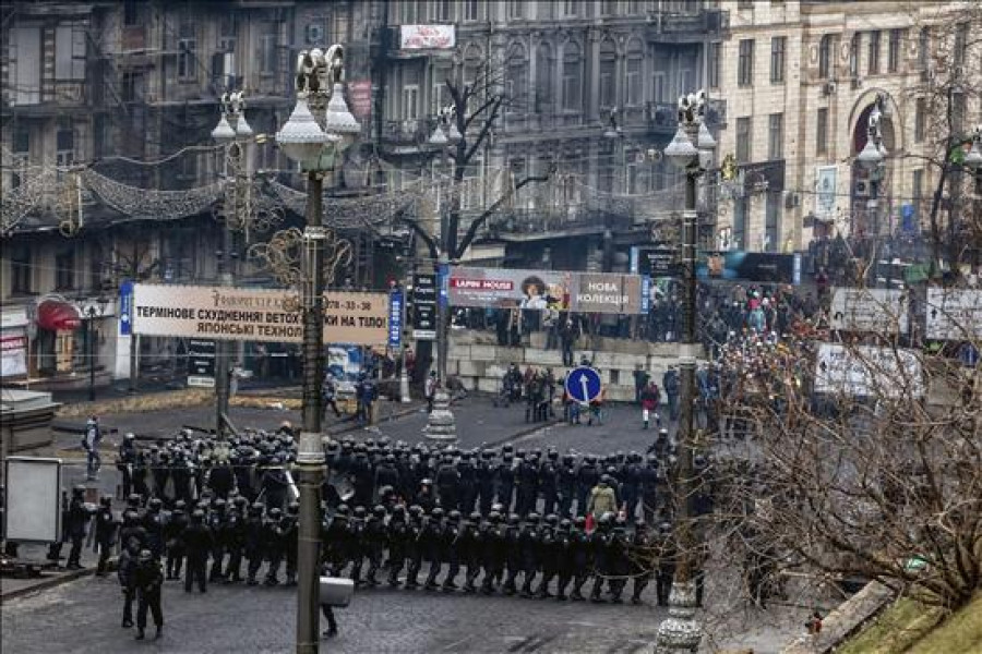 Manifestantes ucranianos tienen retenidos a 67 policías, según las autoridades