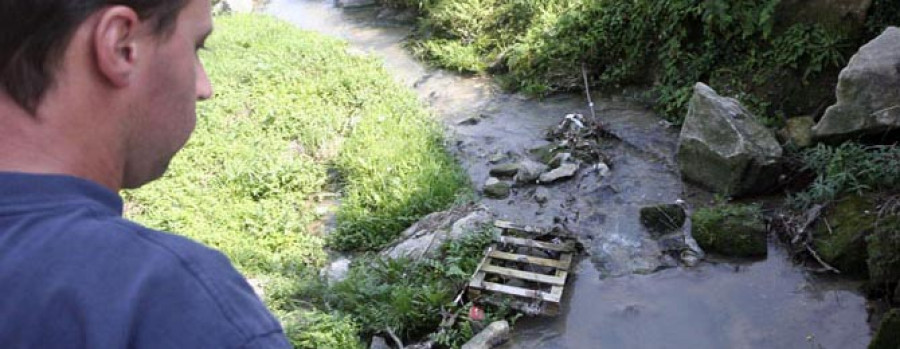 Eliminado uno de los focos de contaminación del río de Quintas