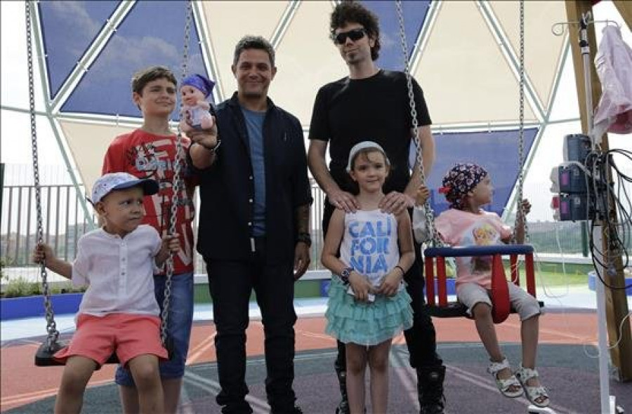 Alejandro Sanz apadrina un área de juegos para niños con cáncer