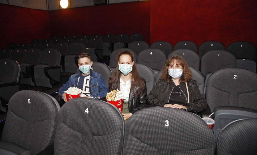 Los cines reabren con extremada seguridad y afluencia moderada