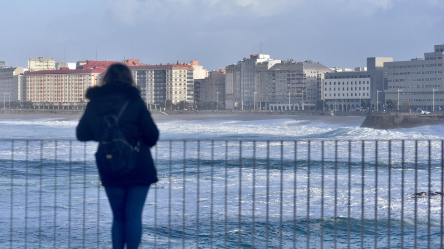 El litoral de A Coruña, en alerta máxima este domingo por temporal con olas de hasta 10 metros