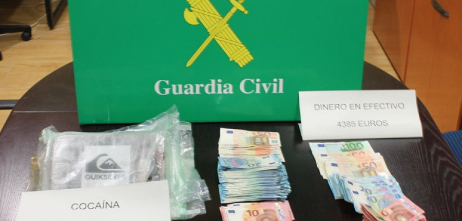 La Guardia Civil realiza la  mayor aprehensión de droga  en A Coruña en lo que va de año