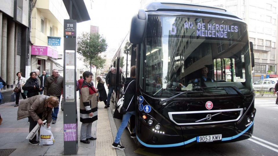 Reportaje | El autobús negro que trae consigo una atmósfera más clara