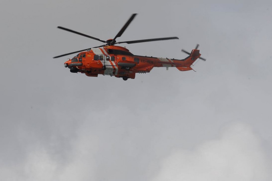 Retoman la búsqueda de la joven ourensana a la que arrastró el mar en A Coruña