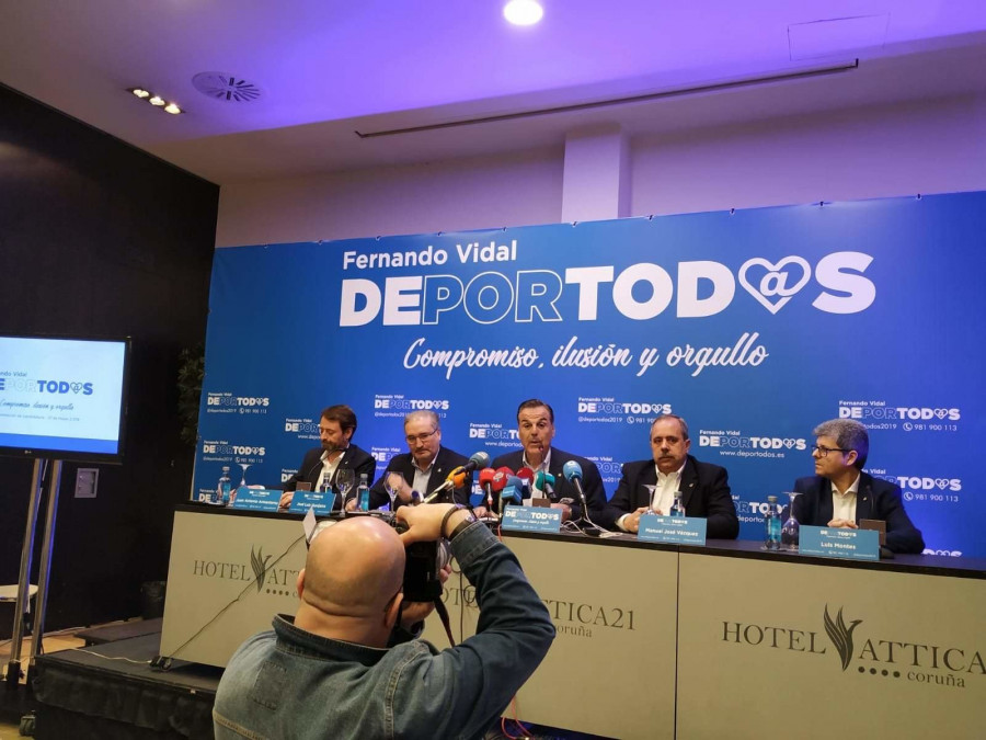 Vidal se presenta por un Depor de todos y dice que, si él fuera Tino, se abstendría