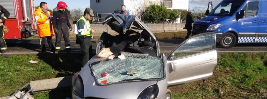 Muere una mujer en Ares y su marido y nieto resultan heridos en el mismo accidente de tráfico