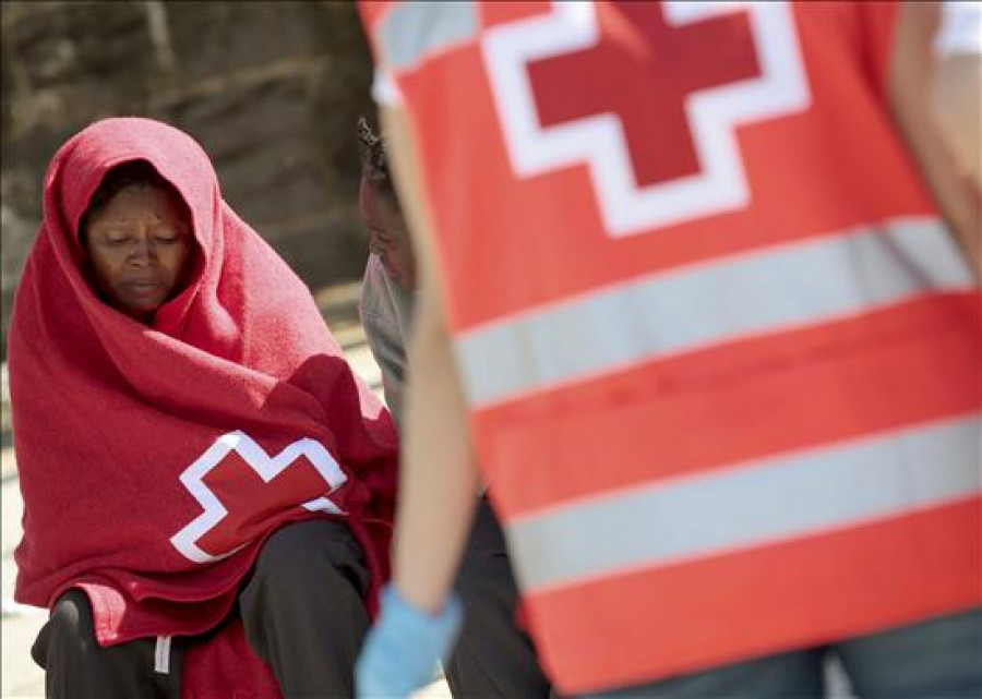 Rescatados 29 inmigrantes en 5 barcas hinchables en el Estrecho de Gibraltar