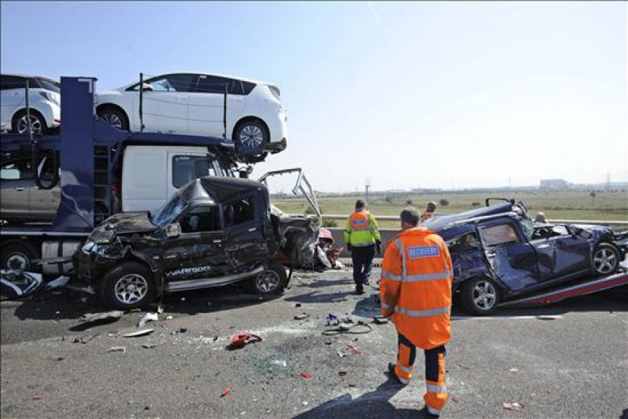 Decenas de heridos por un choque de 130 vehículos en una autopista inglesa