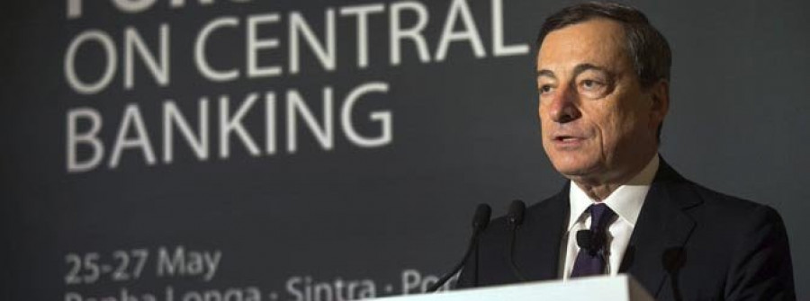 Draghi mantiene que la meta del BCE es que la inflación  se aproxime de nuevo al 2%