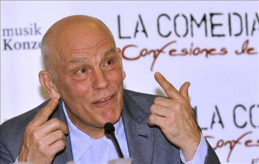 John Malkovich salva con un torniquete a una persona que se desangraba