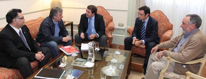 La Xunta, el Ayuntamiento y el comité de Santa Bárbara reclaman más tiempo