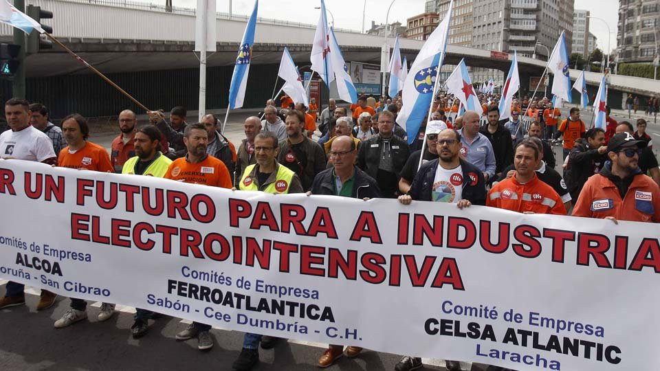 Las electrointensivas salen a la calle para reclamar un precio justo de la energía