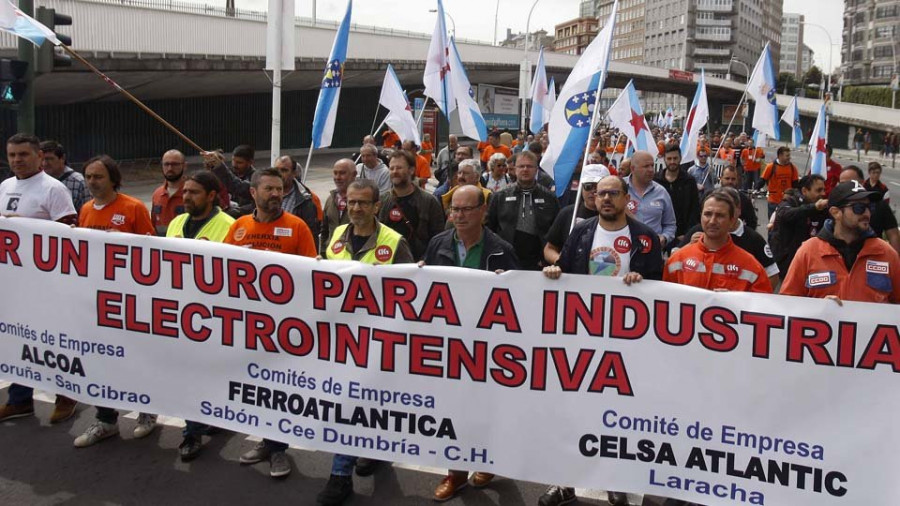 Las electrointensivas salen a la calle para reclamar un precio justo de la energía