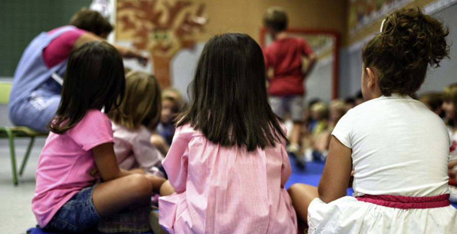 Las comunidades se reúnen con el secretario de Estado de Educación para abordar la 'vuelta al cole'