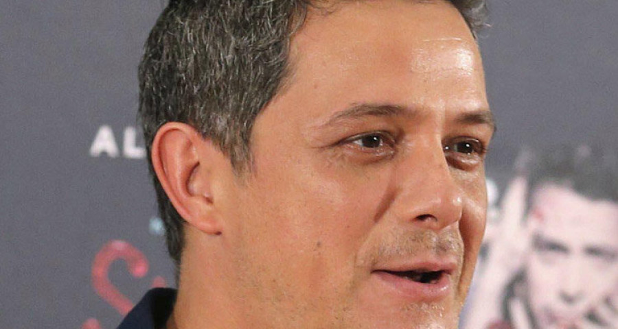 Alejandro Sanz intenta dar una lección a través de sus peores fotos