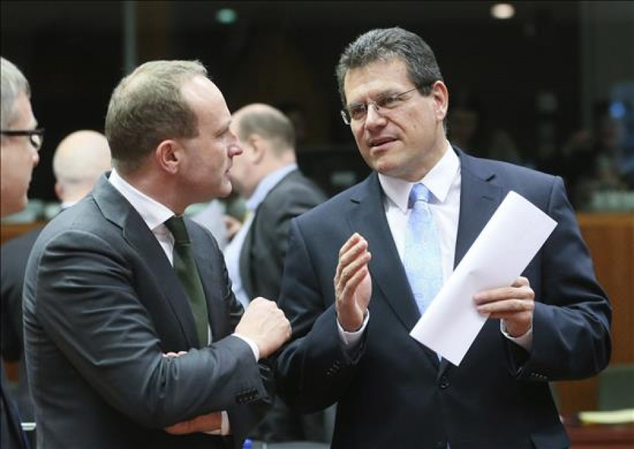 La UE respeta el voto para restringir inmigrantes pero pide a Suiza que cumpla la ley