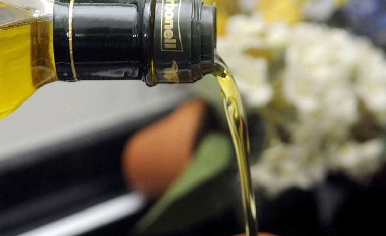 Los productores de aceite de oliva alertan de que los precios seguirán al alza y piden no hacer acopio