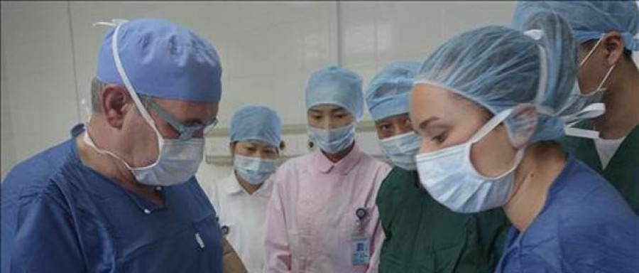 Un coruñés es el primer médico jefe extranjero de un hospital público chino