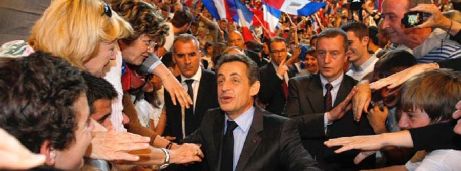 Un nuevo sondeo da ganador a Hollande, pero Sarkozy logra el apoyo de Depardieu