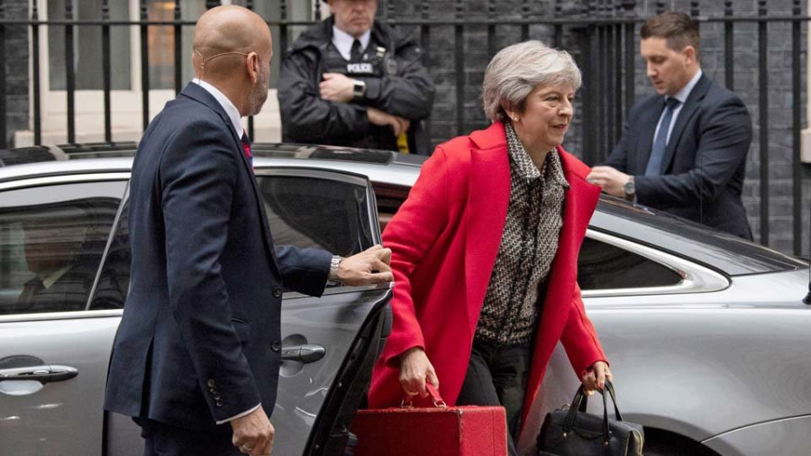 May: "Protegeremos la soberanía británica de Gibraltar"