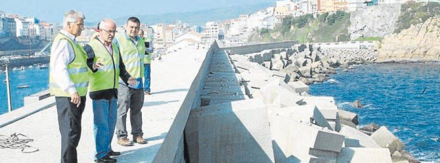 Portos finalizará en octubre la reparación del dique de abrigo del muelle de Malpica