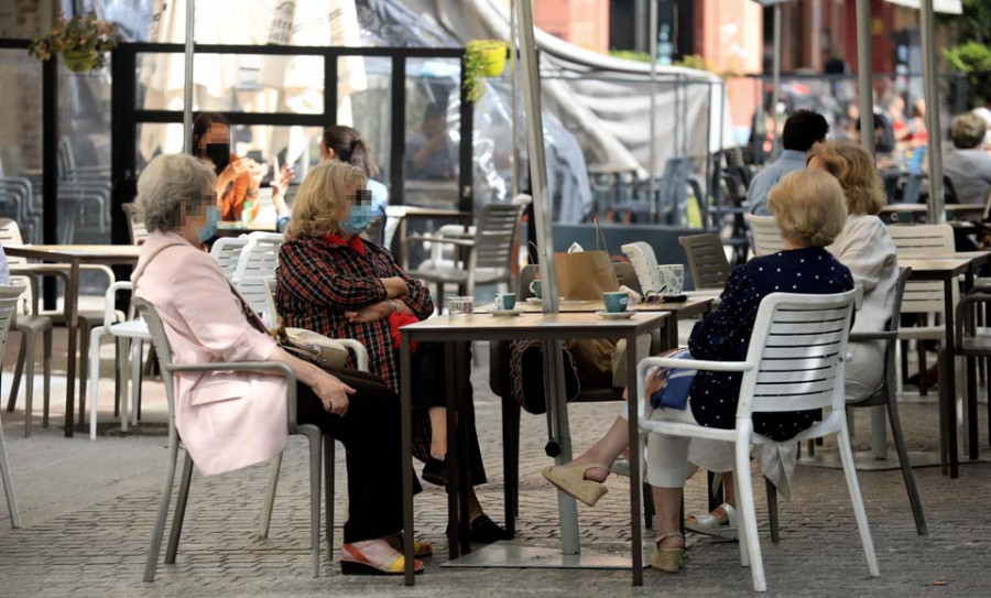 La hostelería podrá abrir solo terrazas en 17 municipios y mesas de cuatro personas