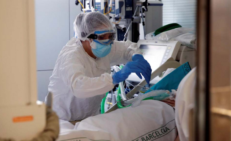 Los hospitalizados por covid en Galicia bajan a 1.001, con la cifra de contagios más baja en semanas