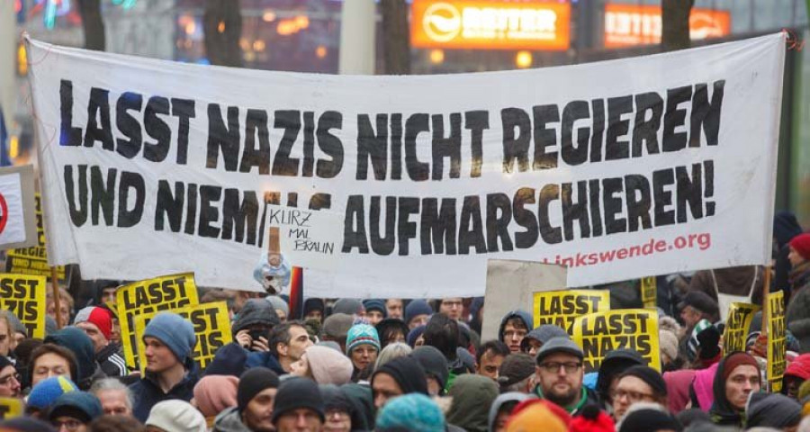 Miles de austríacos salen a la calle en Viena para protestar contra la deriva ultraderechista del Ejecutivo