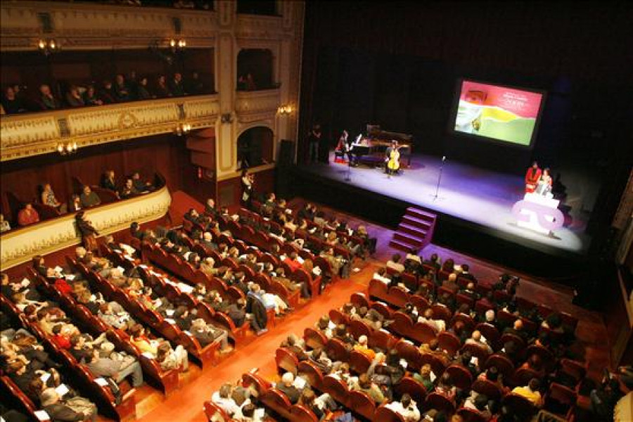 El teatro Rosalía de Castro de A Coruña programa un 2013 basado en la "calidad"