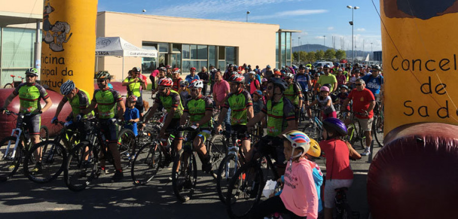 Sada se llenó  de ciclistas con  la celebración  del XXII Día de  la Bicicleta