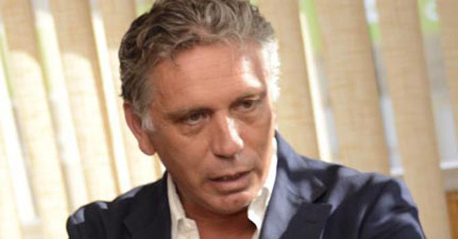 Los candidatos  hacen sus movimientos accionariales