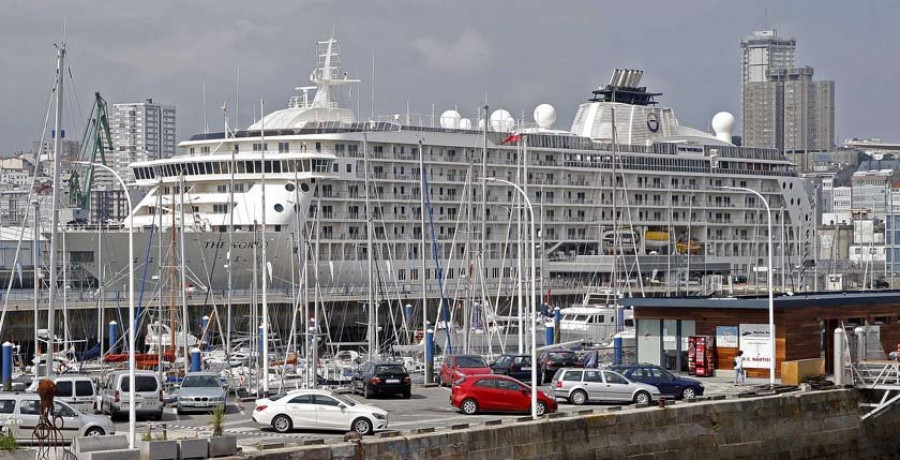 El único crucero residencial del mundo recala dos días en A Coruña