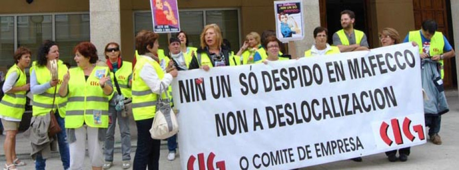 Medio centenar de trabajadoras de Mafecco  piden la intermediación de las administraciones