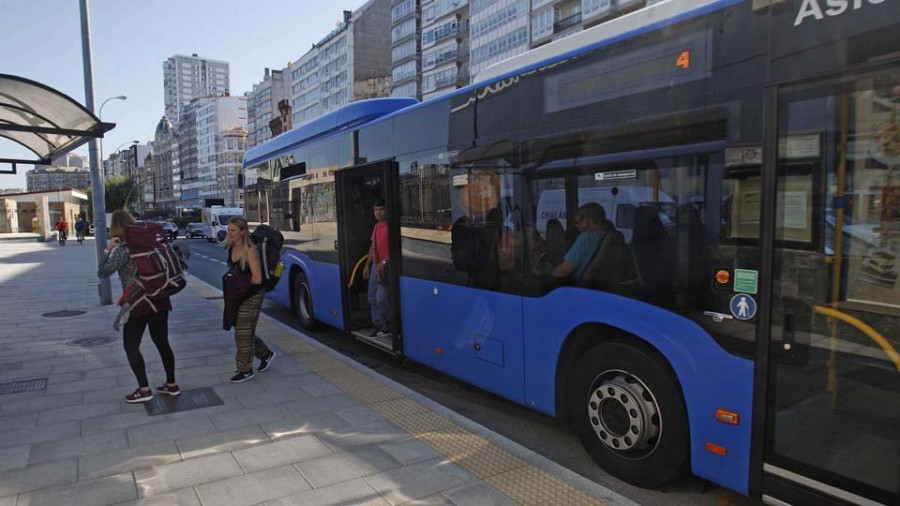 Los menores de 21 años podrán subirse gratis al bus interurbano en toda Galicia