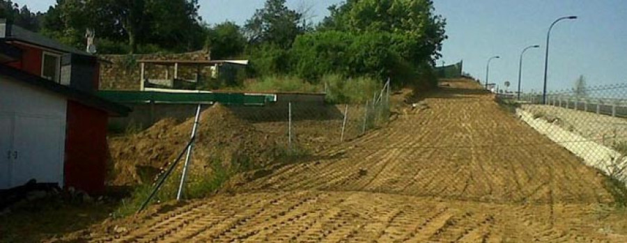 AENA retoma la construcción de una senda peatonal alrededor de la nueva cabecera del aeropuerto