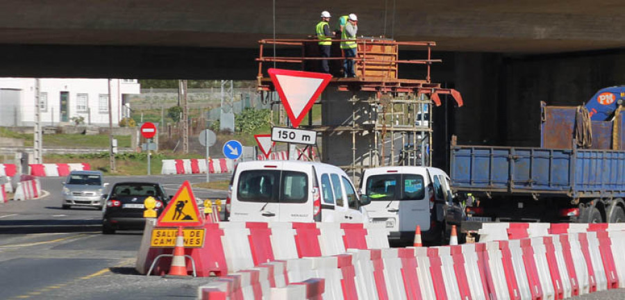 Muere un conductor tras precipitarse con el coche desde un puente de la AP-9