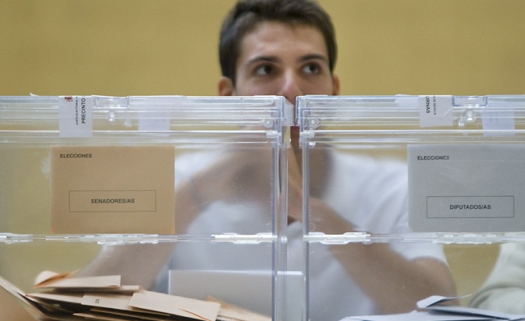 Galicia votará entre nubes y claros y recibirán con lluvia los resultados electorales y 24 grados de media