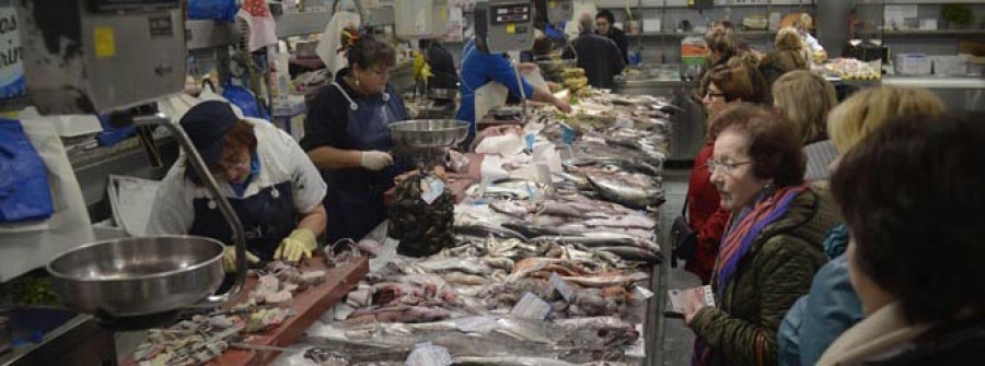 El temporal da una tregua y permite que los mercados abaraten el pescado