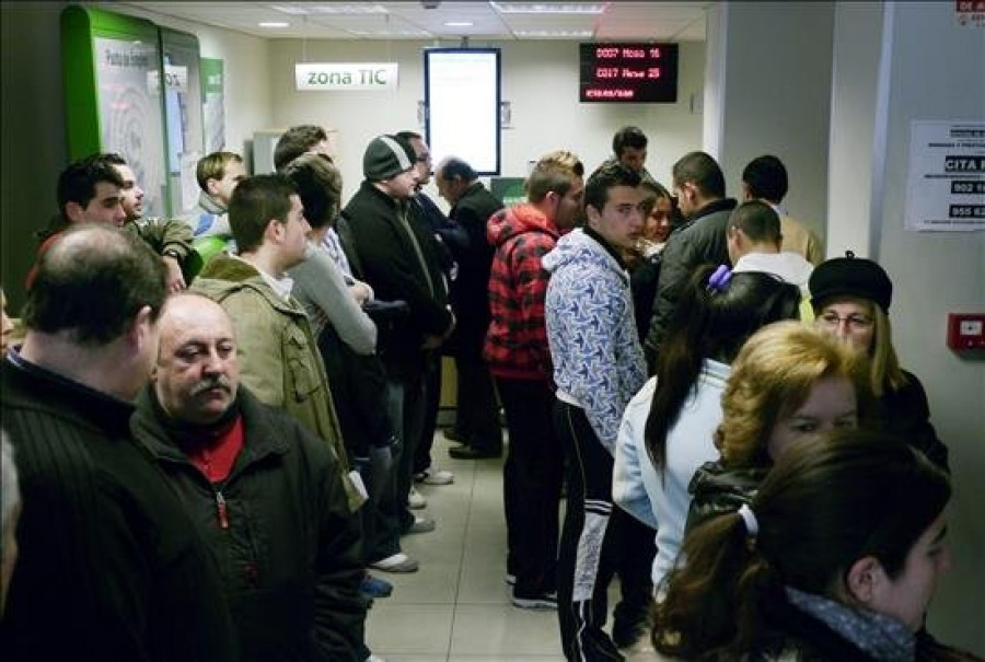 Los hogares con todos sus miembros en paro bajan en 44.600 hasta 1.789.400